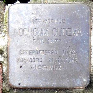 20150907_Stolpersteine_Stadskanaal_Hofje_15_en_26_(detail1)