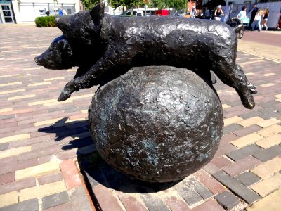 20150630_Beeldengroep_met_varkentjes_(detail)_door_Kees_Jansen_Twello