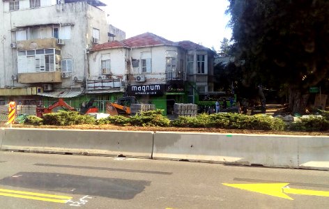20151120_143802_Jabotinsky_street,_Ramat_Gan