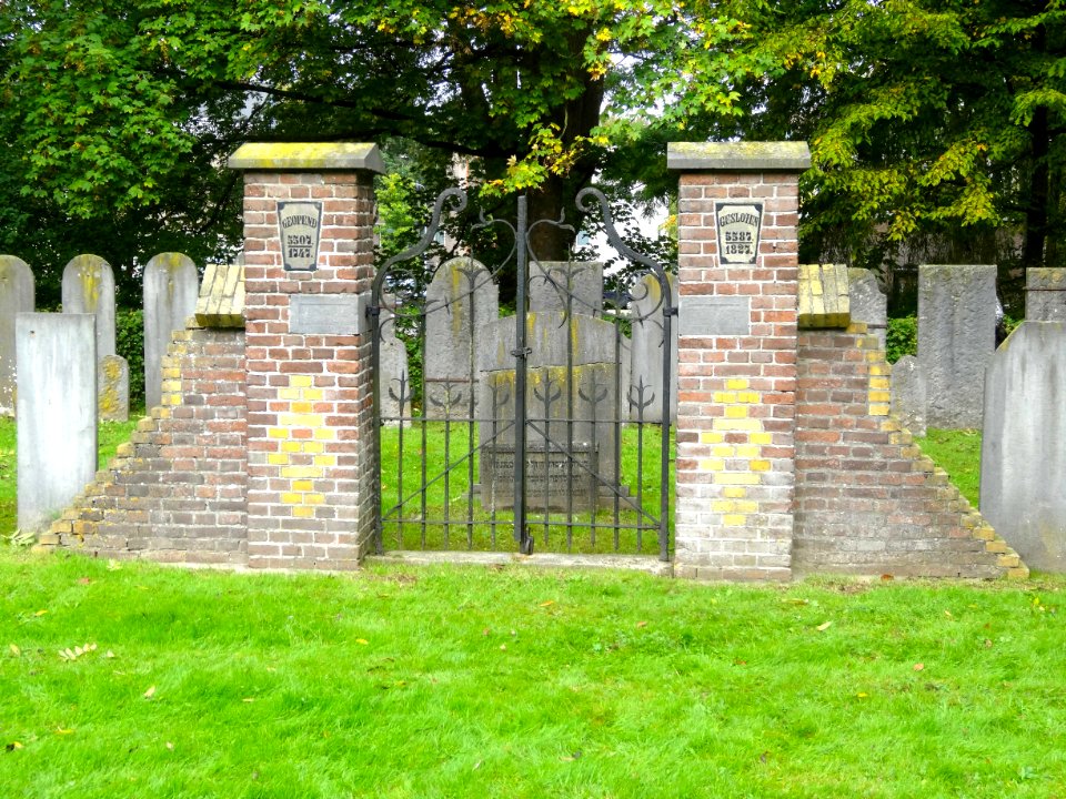 20151009_Toegang_voormalige_Joodse_begraafplaats_de_Jodenkamp_verplaatst_naar_Moesstraat_Groningen