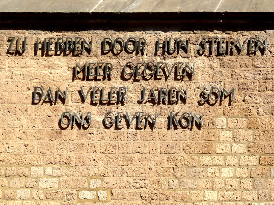 20150630_Verzetsmonument_tekst_bij_Lebuinuskerk_Deventer