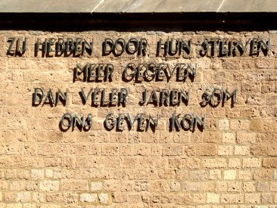 20150630_Verzetsmonument_tekst_bij_Lebuinuskerk_Deventer