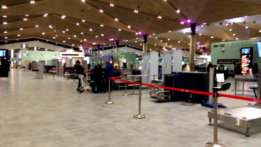 20151226_063100_Interiors_of_Pulkovo_Airport_december_2015
