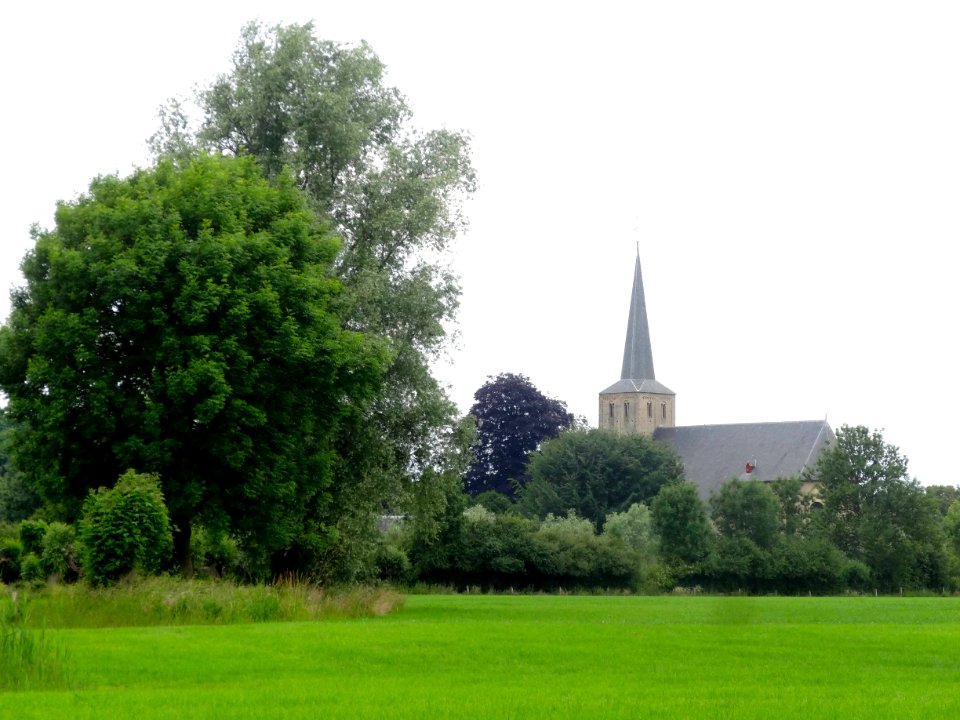20150624_Kerk_van_Voorst_gezien_vanaf_het_kerkenpad
