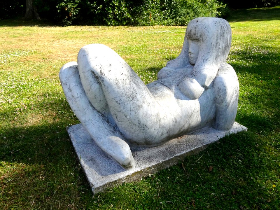 20150617_Liggende_vrouw_door_Joop_te_Riele_Zutphen