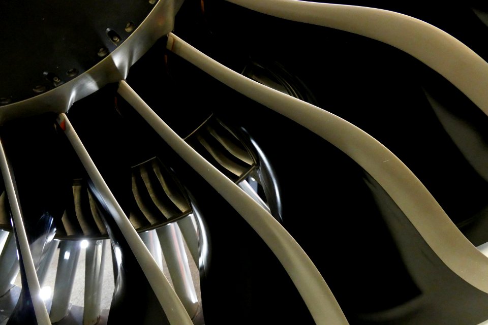 2016.10.13.112450_Detail_GE90_jet_engine_Future_of_Flight_Center_&_Boeing_Tour_Everett_Washington