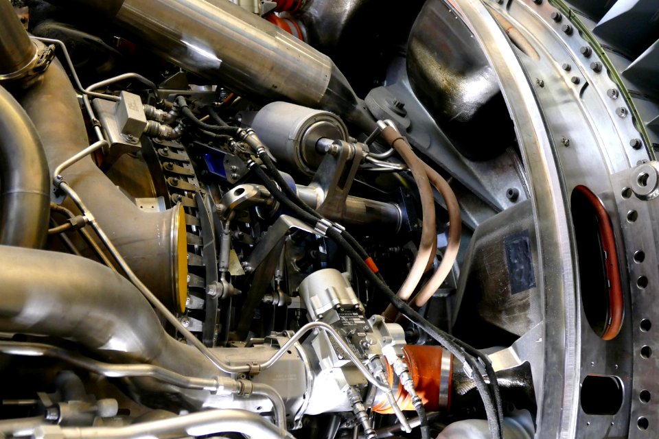 2016.10.13.111932_Detail_GE90_jet_engine_Future_of_Flight_Center_&_Boeing_Tour_Everett_Washington