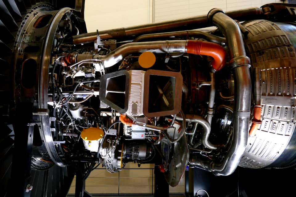 2016.10.13.112619_GE90_jet_engine_Future_of_Flight_Center_&_Boeing_Tour_Everett_Washington