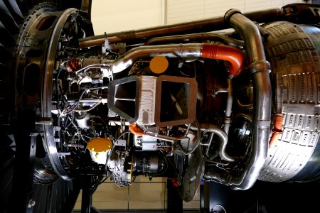 2016.10.13.112619_GE90_jet_engine_Future_of_Flight_Center_&_Boeing_Tour_Everett_Washington