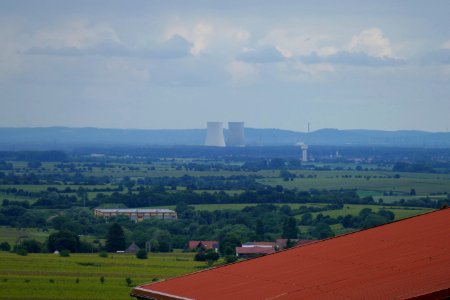 2016.06.19.142345_Cooling_towers_nuclear_plant_Philippsburg_Burrweiler