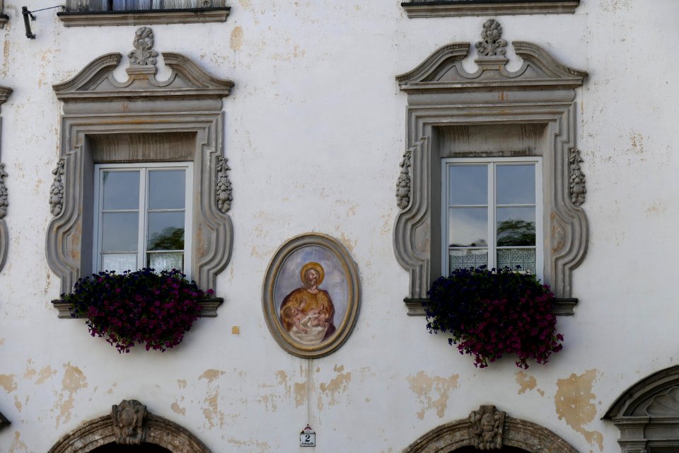 2016.08.18.101411_Facade_Schulgasse_Hall_in_Tirol