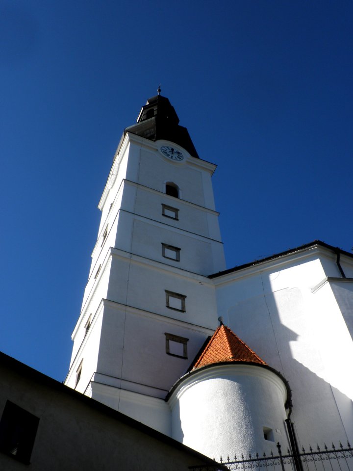 2016_Branná_kostel_vez_od_fary