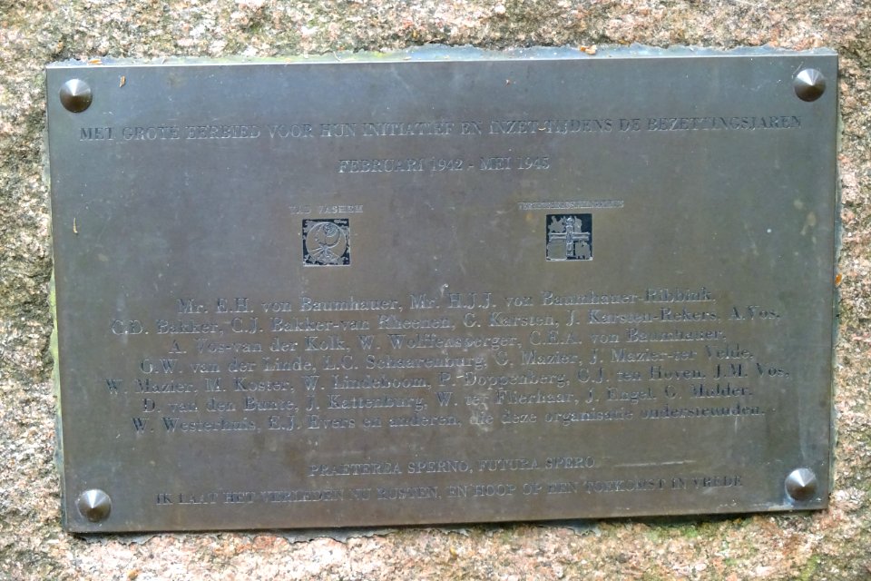 20160517_Monument2_plaquette_het_verscholen_dorp_Vierhouten