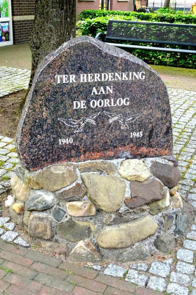 20160526_Oorlogsmonument_Elspeet