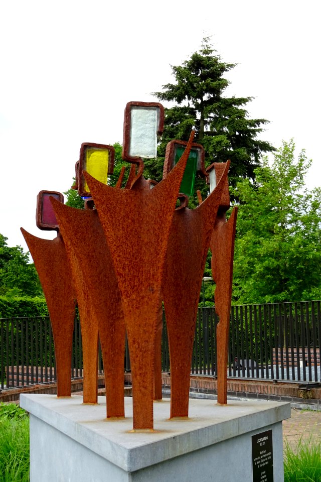 20160521_Lochtenburg_1832-2013_2_door_Bernedine_van_der_Aa-Koenders_en_Paul_Vos_2013_Mieke_de_Brefstraat_Schijndel