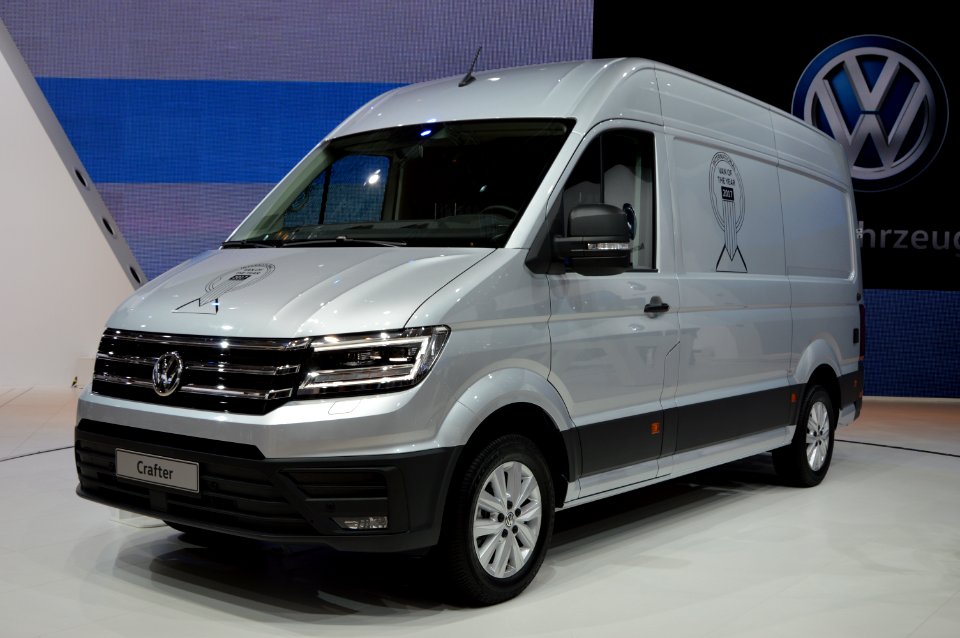 2016_Volkswagen_Crafter._Spielvogel