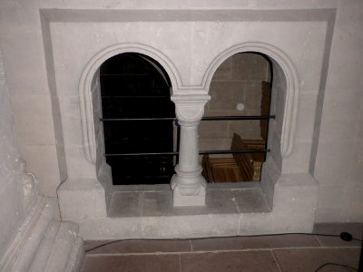 2016_Braunschweig_Dom_window_crypt