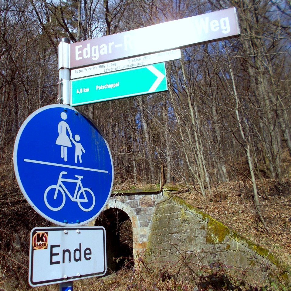2016_Wurgwitz_Wegweiser_Eisenbahnbrücke