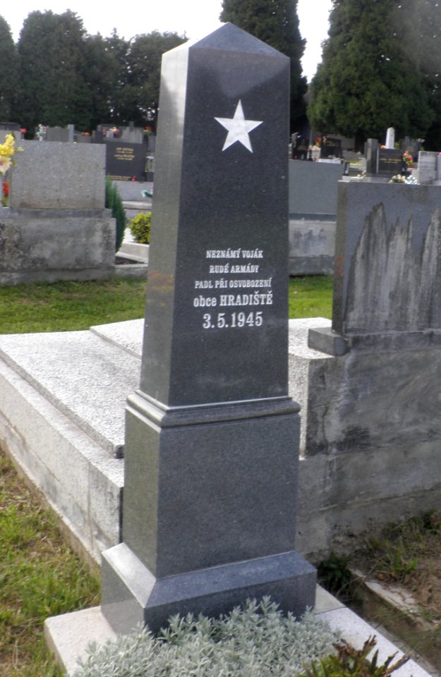 2016_Hradiste_rudoarmejec
