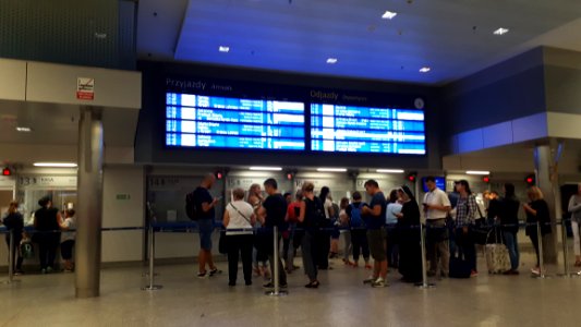 20180711_174115_krakow_glowny_train_station_july_2018