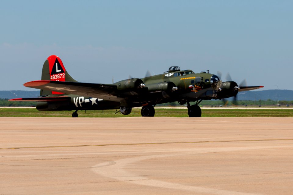 20180512_B-17_Flying_Fortress_Dyess_AFB_Air_Show_2018_1