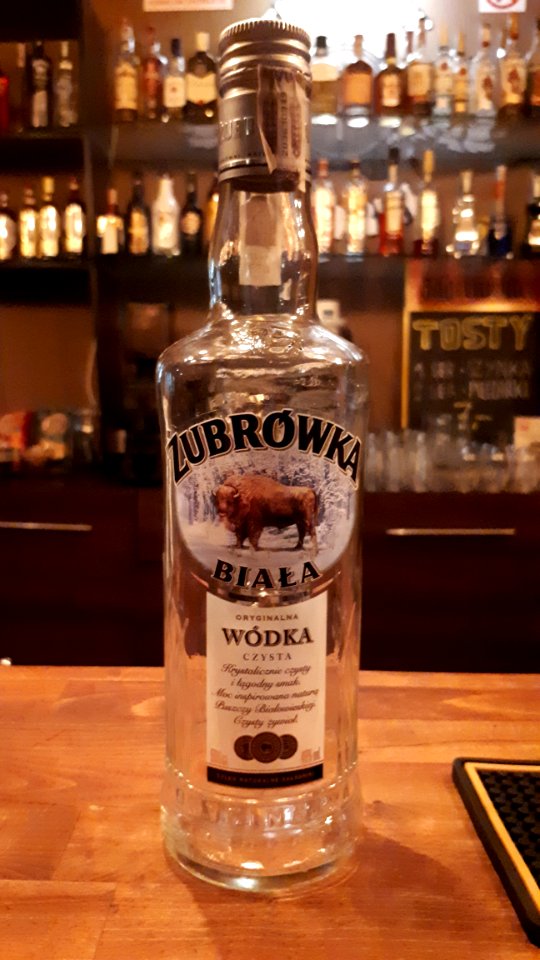20181204_211607_Żubrówka_vodka_bottle