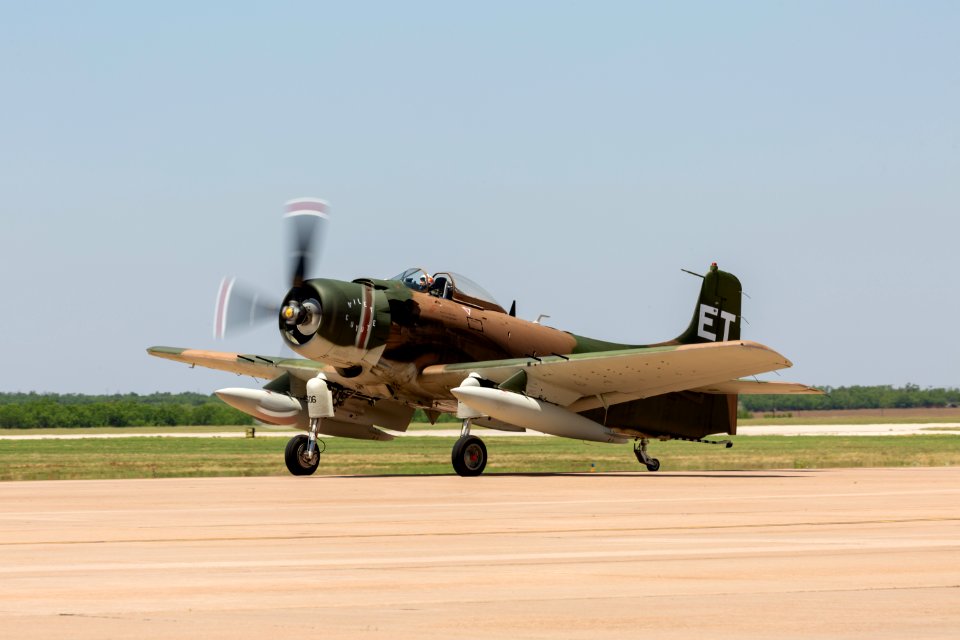20180512_A-1H_Skyraider_Dyess_AFB_Air_Show_2018_3