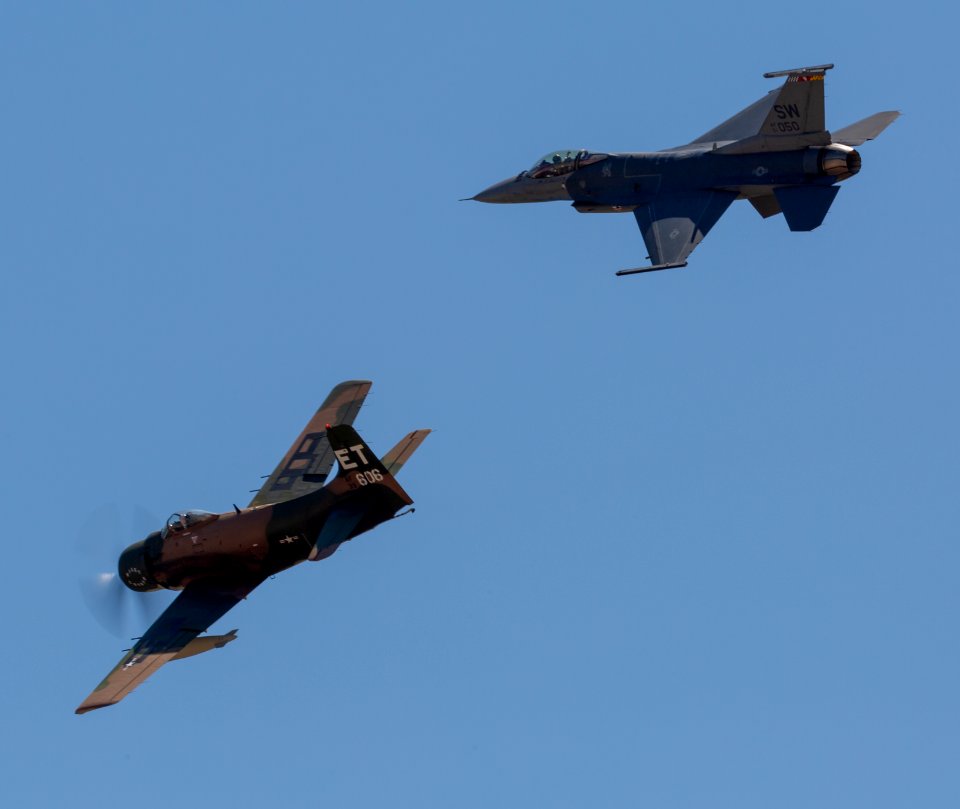 20180512_A-1H_F-16_Formation_Dyess_AFB_Air_Show_2018_7