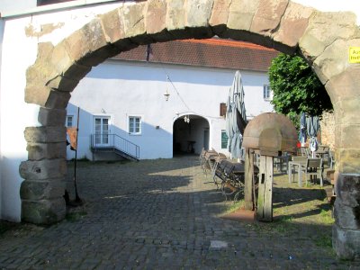 20180511Torbogen_Neugäßchen1