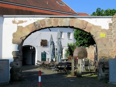 20180511Torbogen_Neugäßchen2