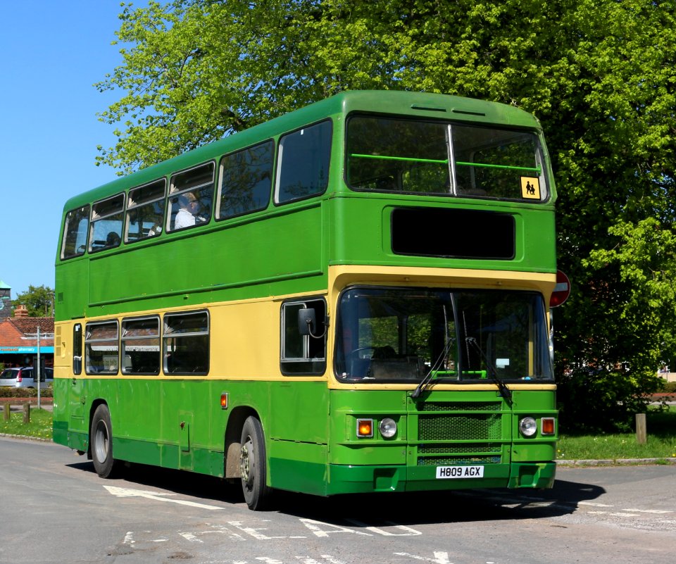 20180505_Walters_Coaches_H809_AGX_(cropped)