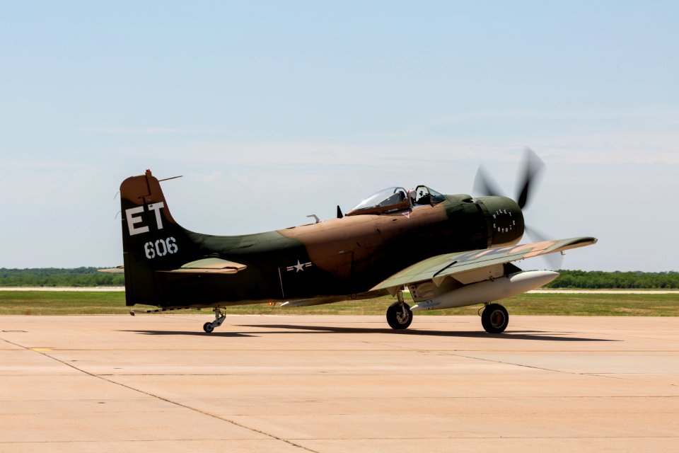 20180512_A-1H_Skyraider_Dyess_AFB_Air_Show_2018_12