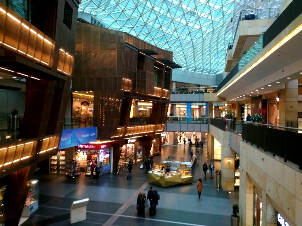 2019_Warszawa_Złote_Tarasy,_5