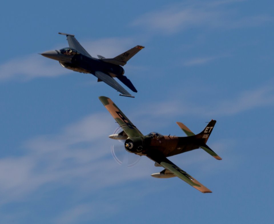 20180512_A-1H_F-16_Formation_Dyess_AFB_Air_Show_2018_1