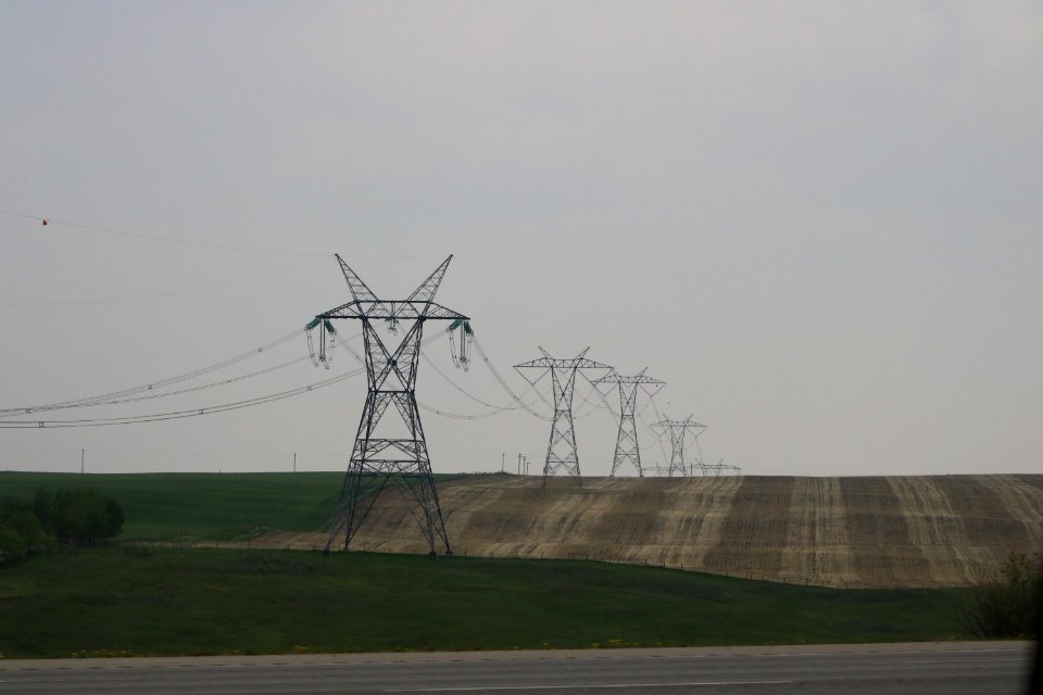 2019-05-30_Western_Alberta_Transmission_Line_from_QE2_southbound_9708