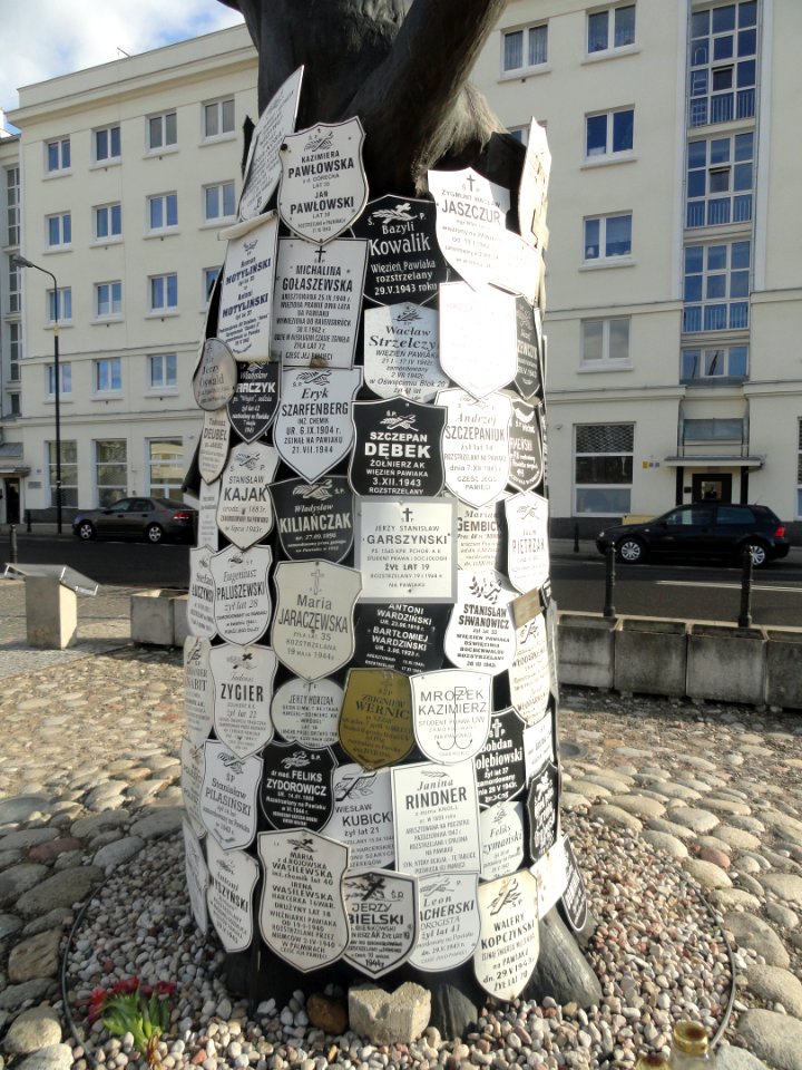 2019_Warszawa_Pawiak,_30