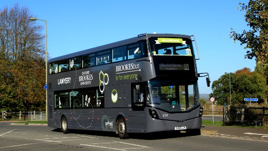 20181022-Oxford-Bus-OX68LLM_(cropped)