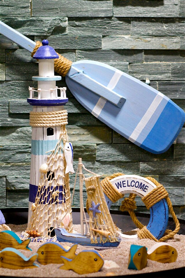 Paddle fish sand