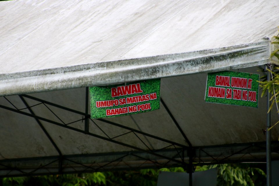 2019-07-08_Tagalog_swimming_pool_rules_signs_Villa_Filomena_resort_Indang_Cavite_0649