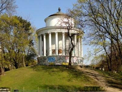 2019_Warszawa_Ogród_Saski,_wodozbiór