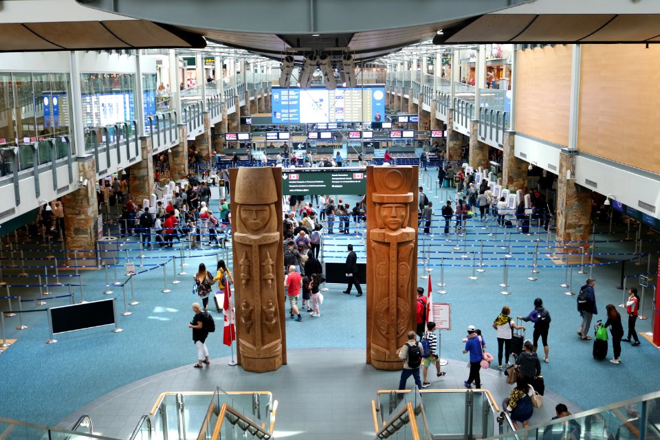 2019-07-20_International_arrivals_hall_of_Vancouver_International_Airport_0935
