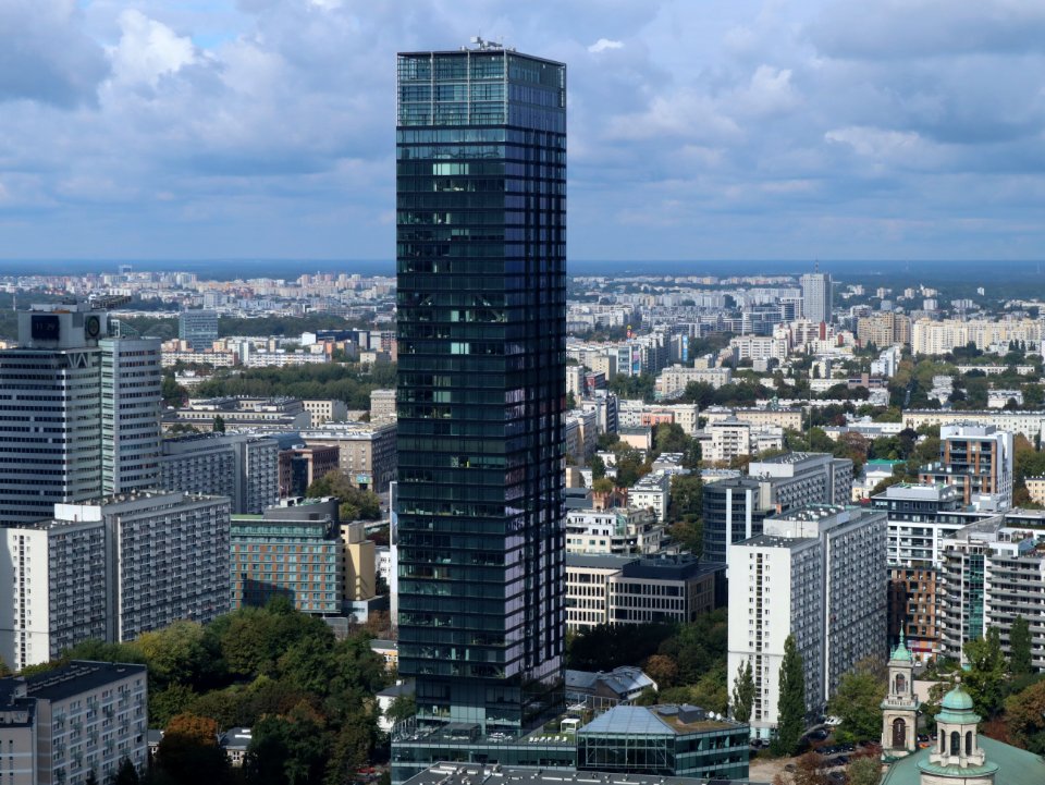 2019_Warszawa_widok_z_PKiN_na_Cosmopolitan_Twarda_2-4,_1