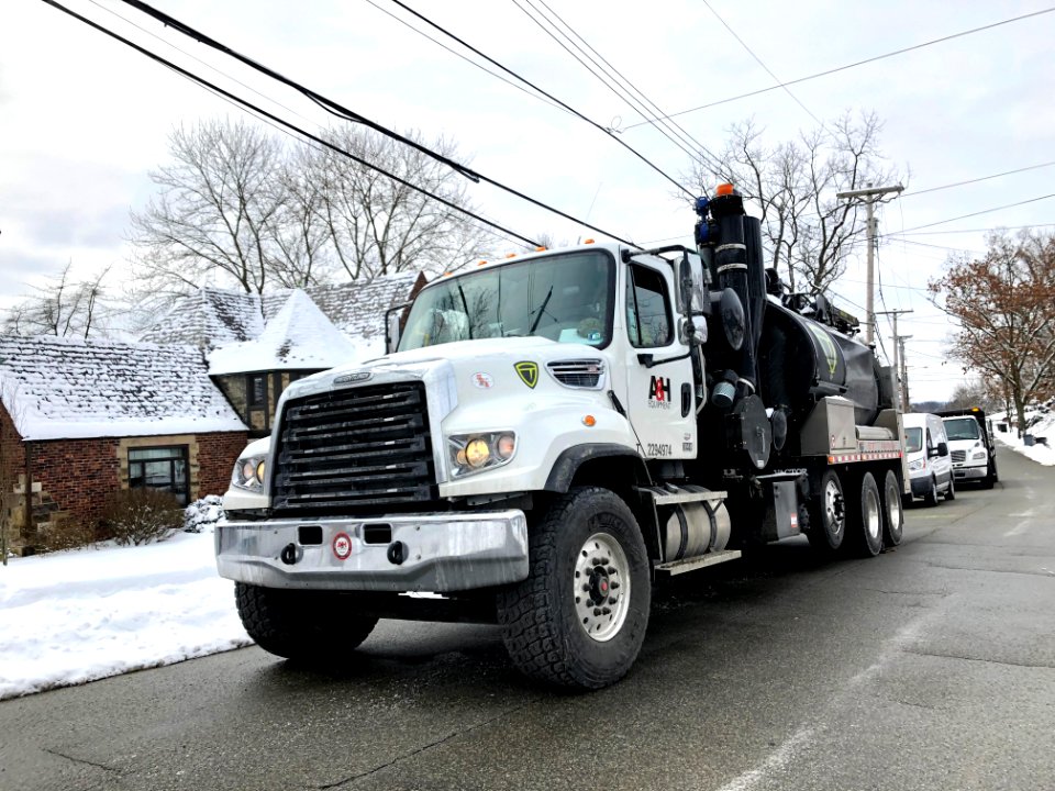 2019_Freightliner_114SD_gas_truck