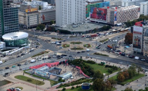 2019_Warszawa_widok_z_PKiN_na_Centrum,_2