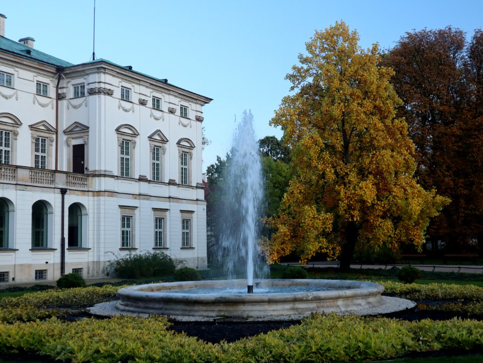 2019_Warszawa_Ogród_Krasińskich,_fontanna,_2