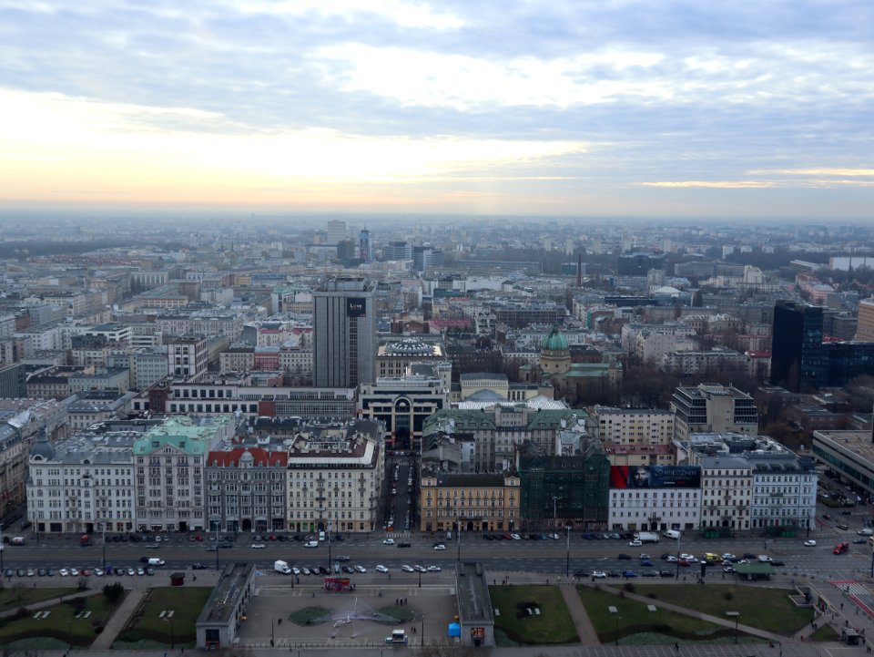 2019_Warszawa_widok_z_PKiN_na_południe,_1