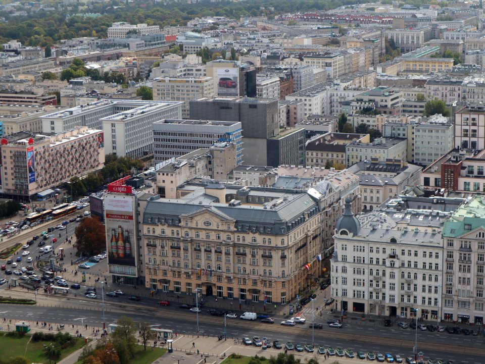 2019_Warszawa_widok_z_PKiN_na_na_Aleje_Jerozolimskie,_2