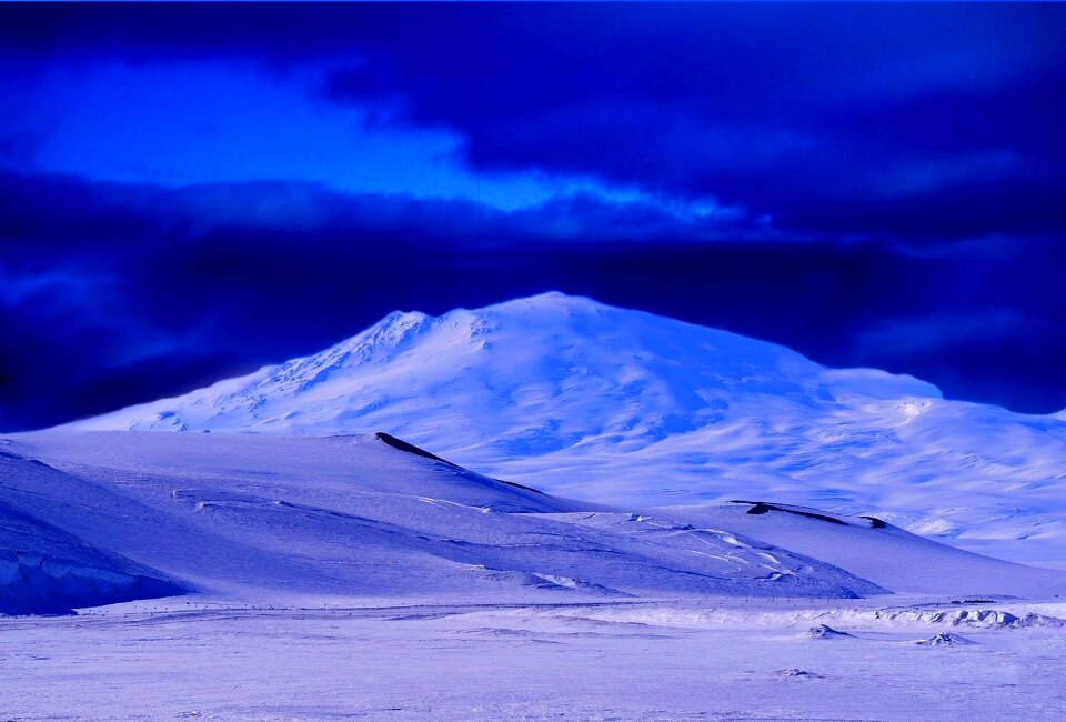 Wallpaper artic wall