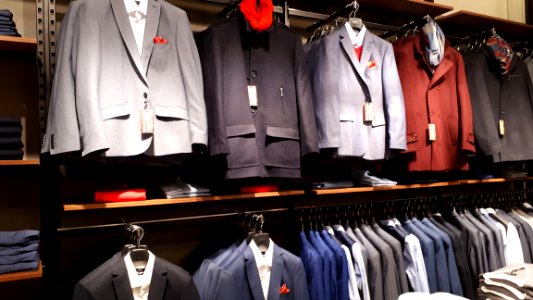 20181109_KUBENZ_clothing_shop_in_the_Manufaktura,_Lodz._November_2018_002
