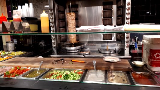 20171231-203208-falafel-shawarma-shop-ramat-gan-december-2017